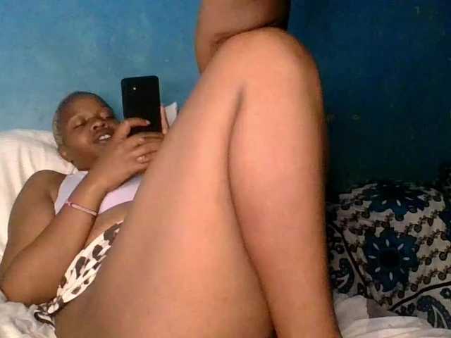 Melaninfetish02 live cam on BongaCams