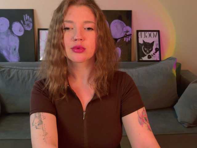 AlmaniyaCherrya live cam on BongaCams