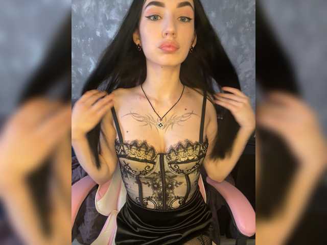 Adelinagilbert live cam on BongaCams