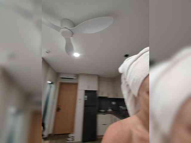 AnnMyself webcam
