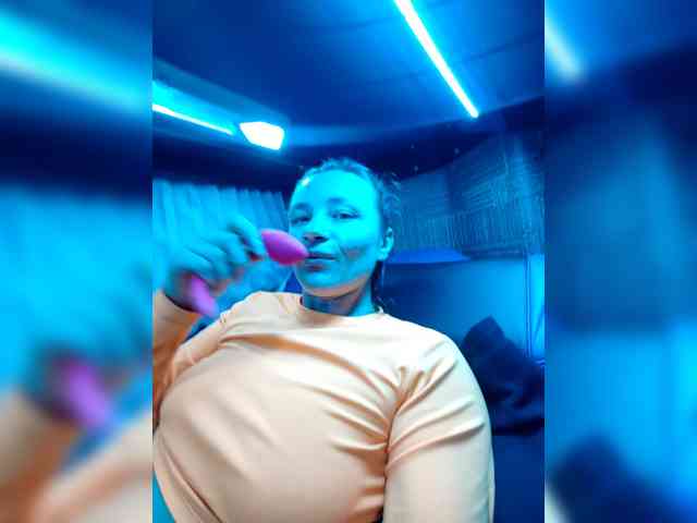 AnnMyself webcam