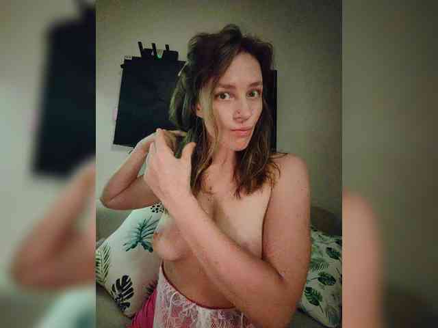 Anamyself's cam show statistics and live stream