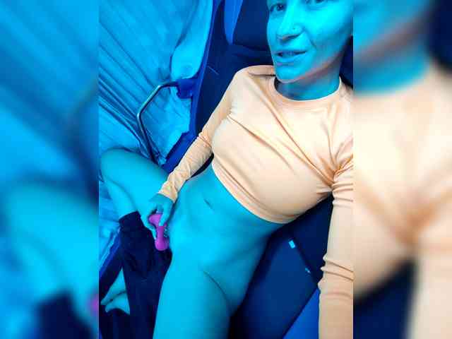 AnnMyself webcam