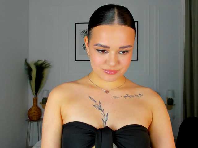 EvaRaider's BongaCams show and profile