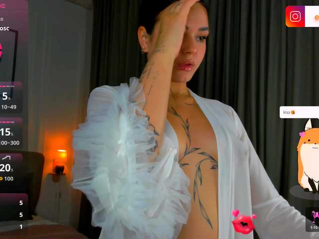 EvaRaider — live female cam