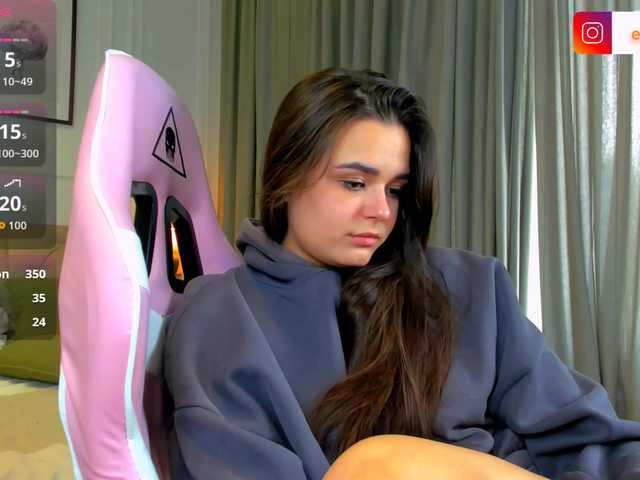 EvaRaider — live female cam