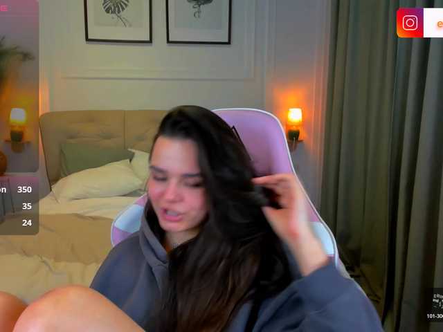 EvaRaider — live female cam