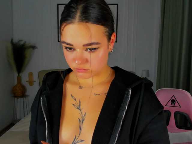 EvaRaider live cam on BongaCams