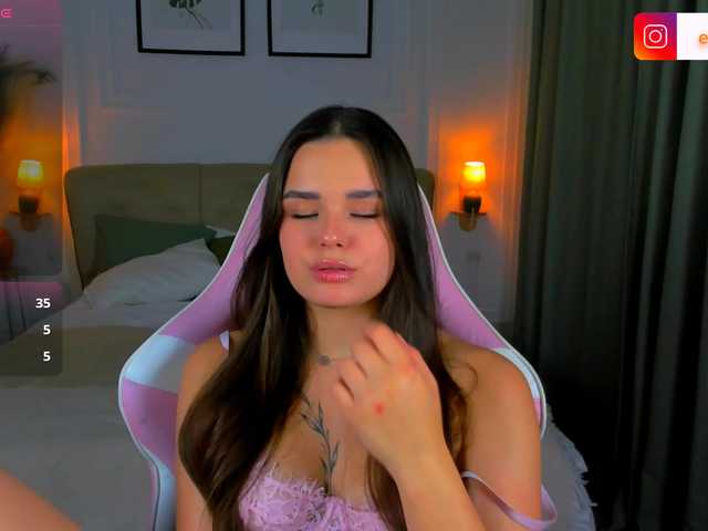 EvaRaider — live female cam