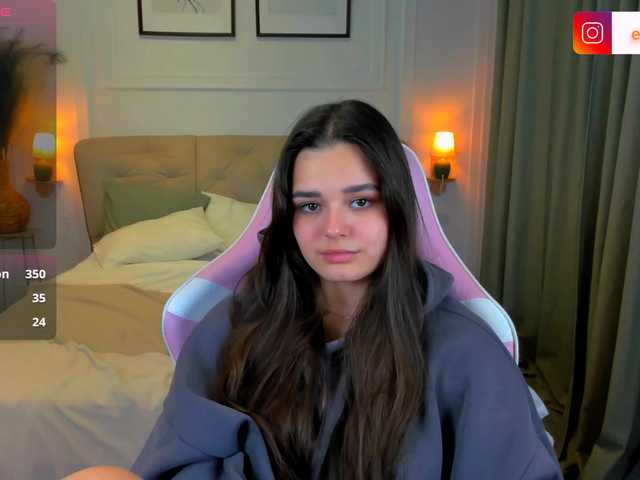 EvaRaider — live female cam