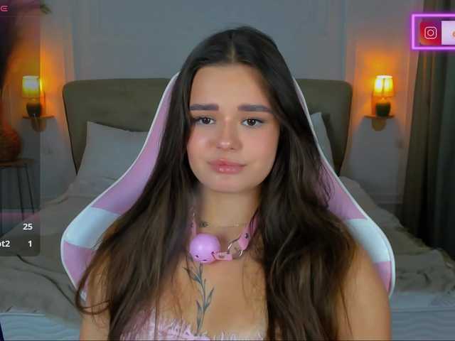 EvaRaider live cam