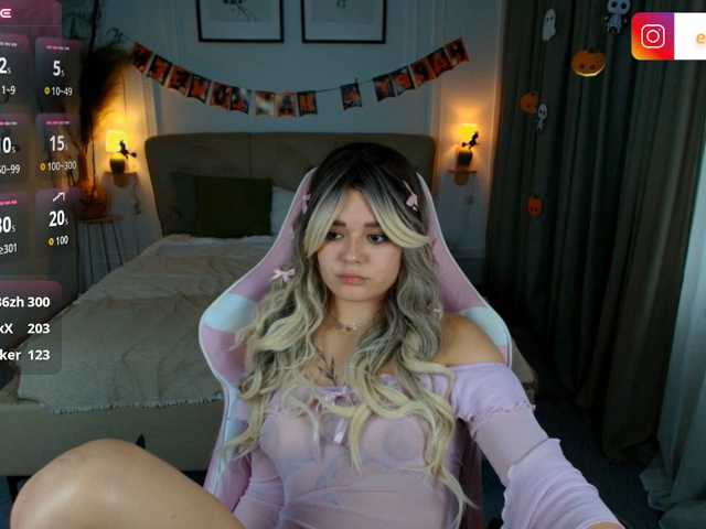 EvaRaider live cam preview