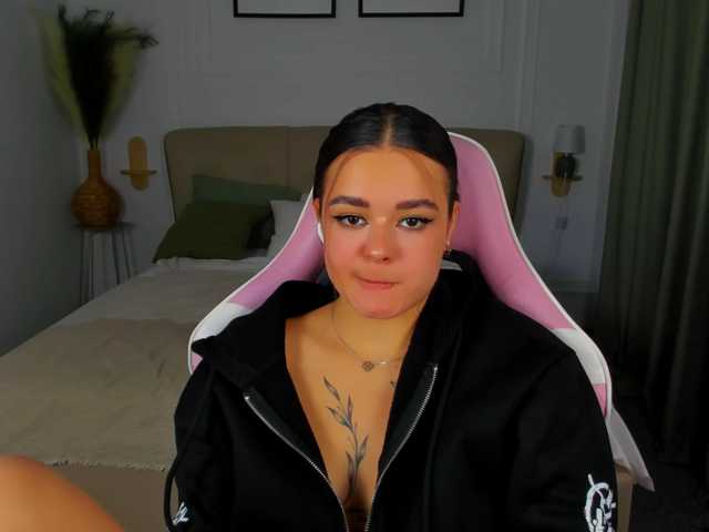 EvaRaider live cam on BongaCams