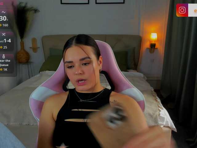 le modèle EvaRaider est en webcam porno dans un show sur le site bongacams, il possède les tags suivants: White/Caucasian,Brunette,Shaved