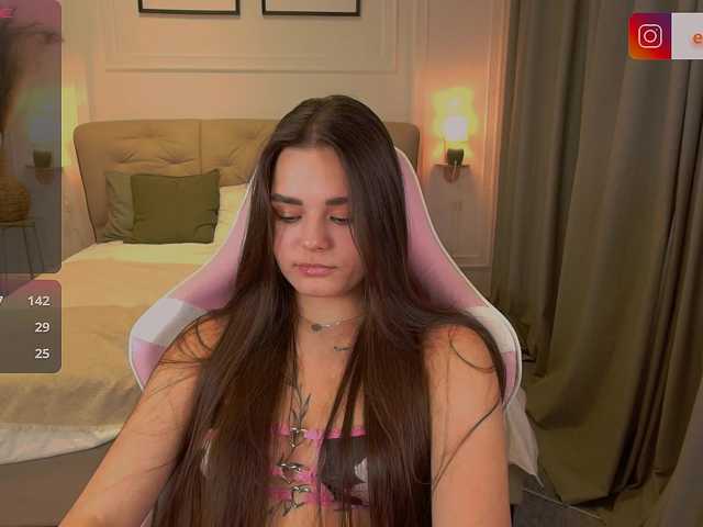 EvaRaider live cam