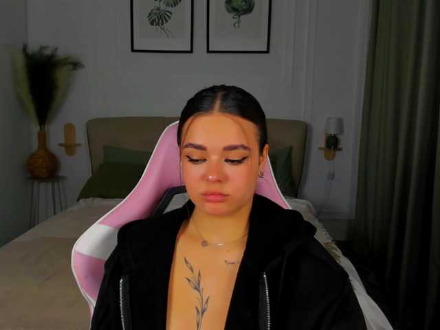 EvaRaider live cam on BongaCams