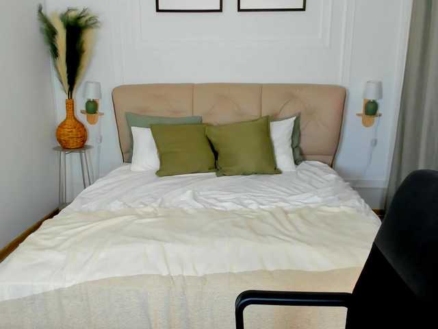 EvaRaider's BongaCams show and profile