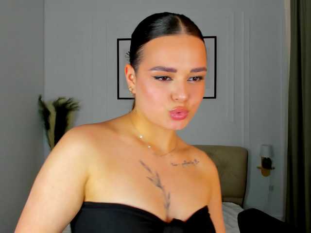 EvaRaider's BongaCams show and profile