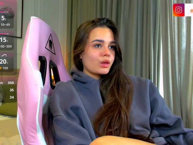 EvaRaider — live female cam