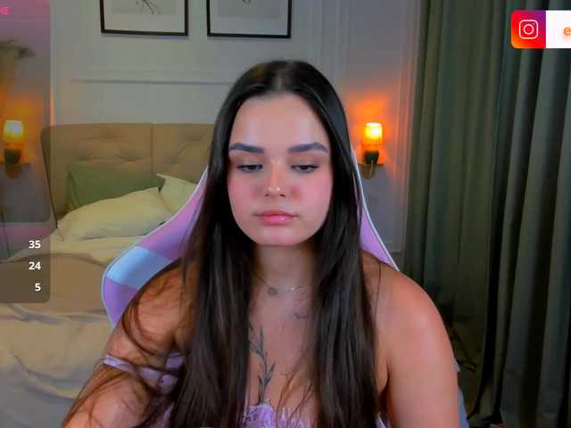 EvaRaider — live female cam
