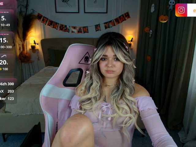 EvaRaider live cam preview