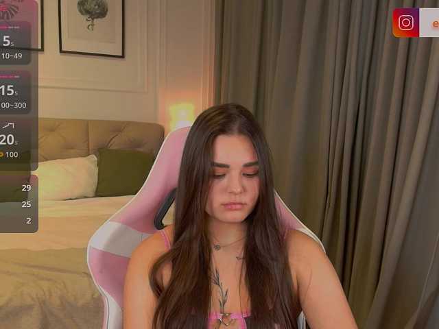 EvaRaider live cam