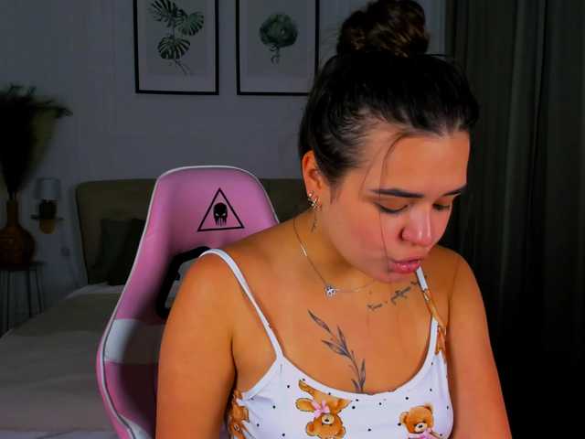 EvaRaider live cam on BongaCams