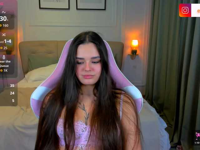 EvaRaider — live female cam