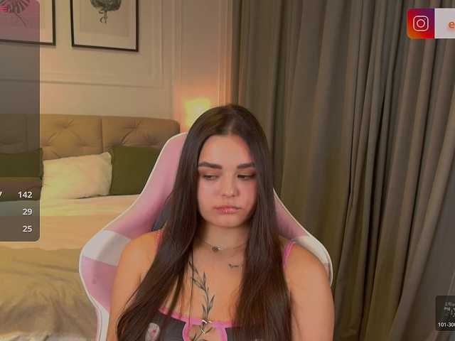 EvaRaider live cam