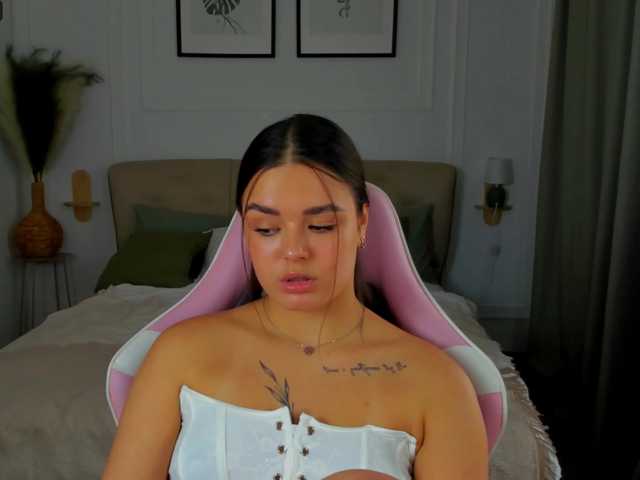 EvaRaider live cam preview