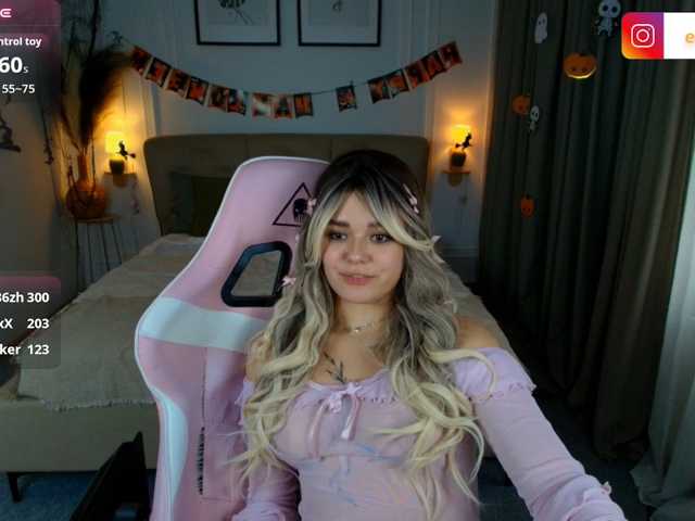 EvaRaider live cam preview