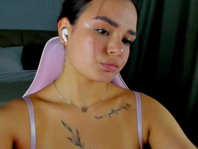 EvaRaider live cam on BongaCams