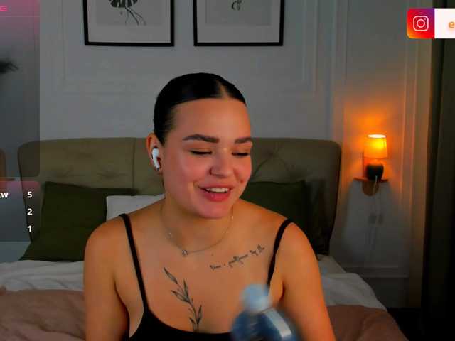 EvaRaider live cam preview