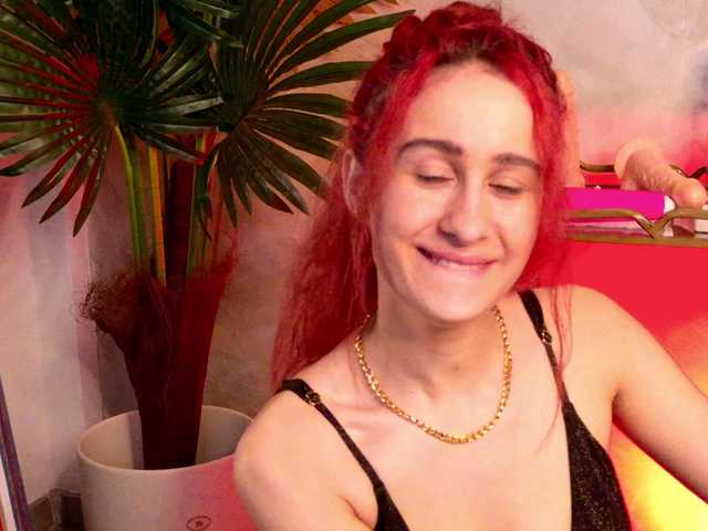 IrisMiley's BongaCams show and profile