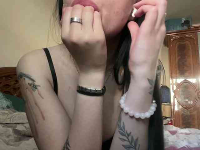 MagdaleneWaits webcam