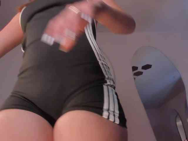 Ariananova's cam show statistics and live stream