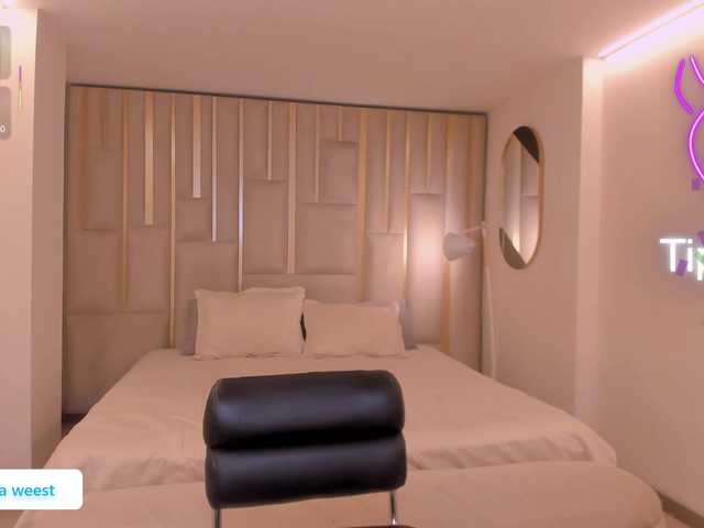 RebeccaWest live cam on BongaCams