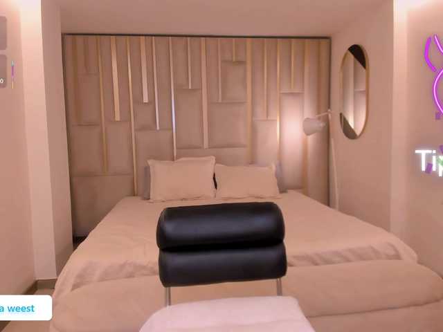 RebeccaWest live cam on BongaCams