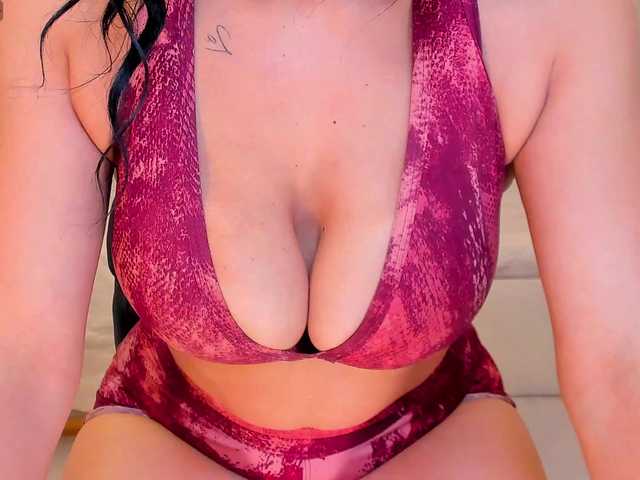 RebeccaWest live cam on BongaCams