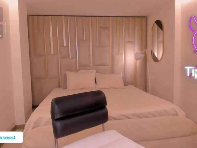 RebeccaWest live cam on BongaCams