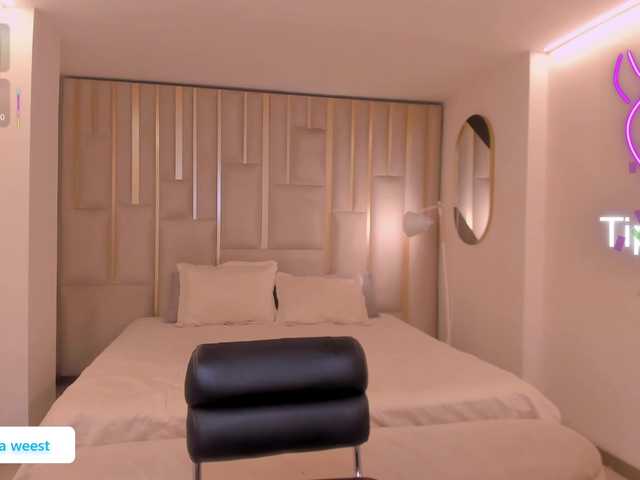 RebeccaWest live cam on BongaCams