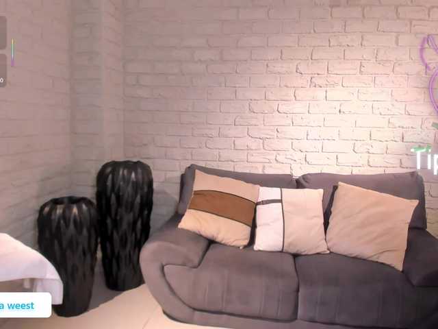 RebeccaWest live cam on BongaCams
