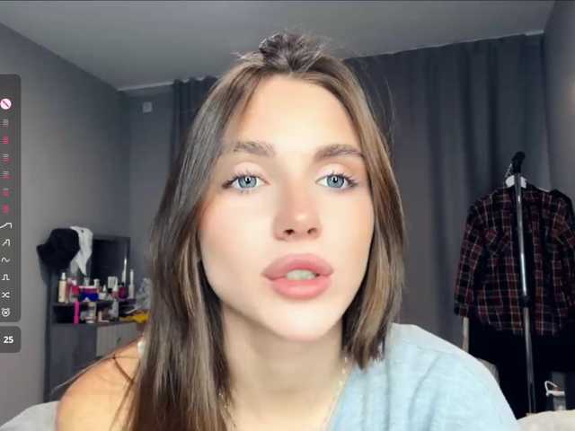 NydiaFuelling live cam on BongaCams