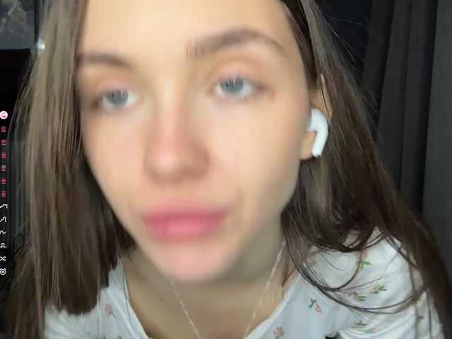 NydiaFuelling's BongaCams show and profile