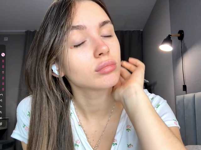 NydiaFuelling live cam on BongaCams