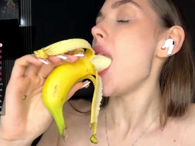 NydiaFuelling's BongaCams show and profile