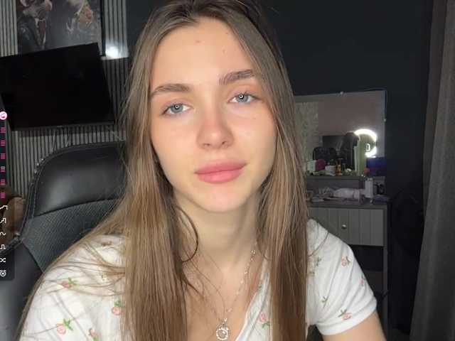 NydiaFuelling's BongaCams show and profile