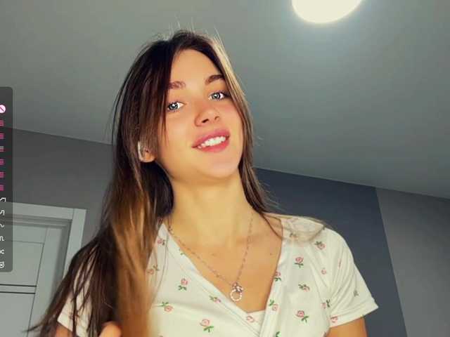 NydiaFuelling live cam on BongaCams