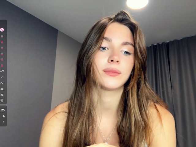 NydiaFuelling live cam on BongaCams