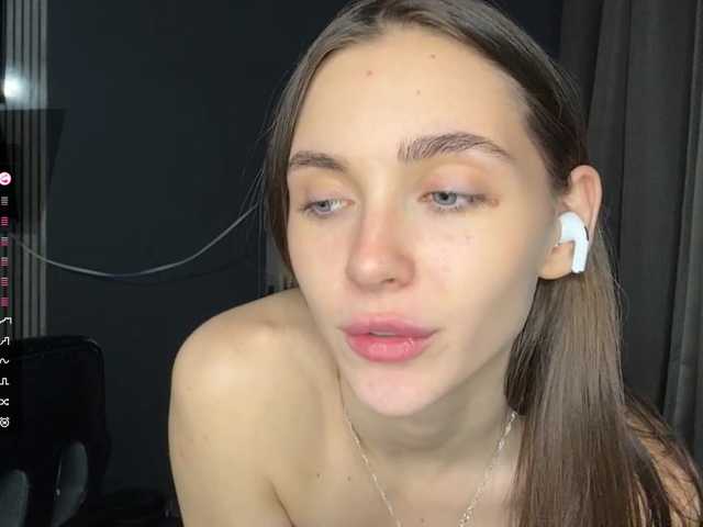 NydiaFuelling's BongaCams show and profile